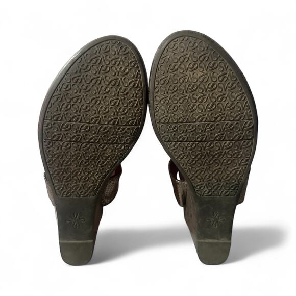 Simply Vera Vera Wang Thong Wedge Beaded Sandal Sz 9 M Vinny Pewter - Picture 5 of 8